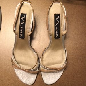 Nina size 8.5 little heeled shoe- all leather